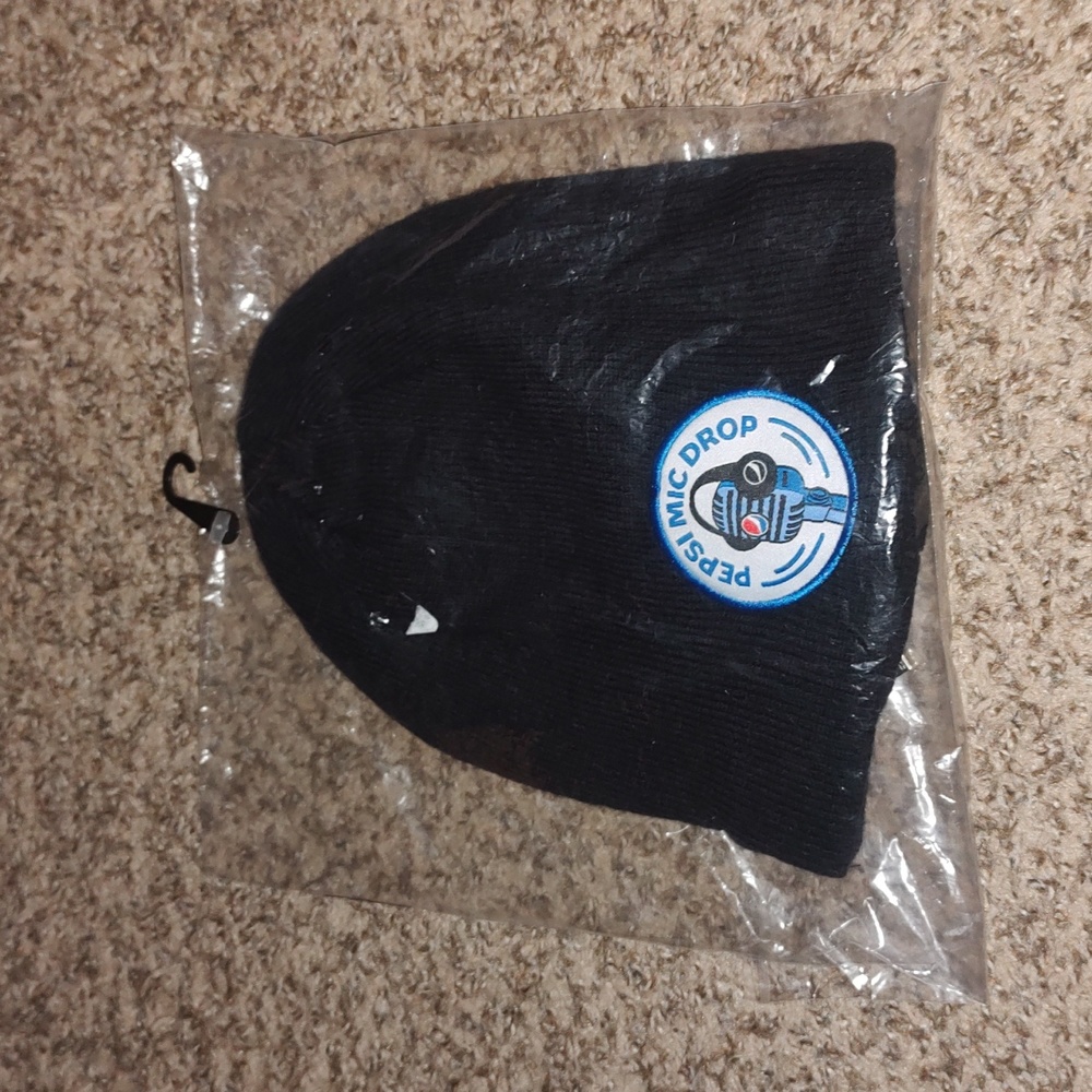 Pepsi Mic Drop Built In Bluetooth Headset Beanie New Sealed